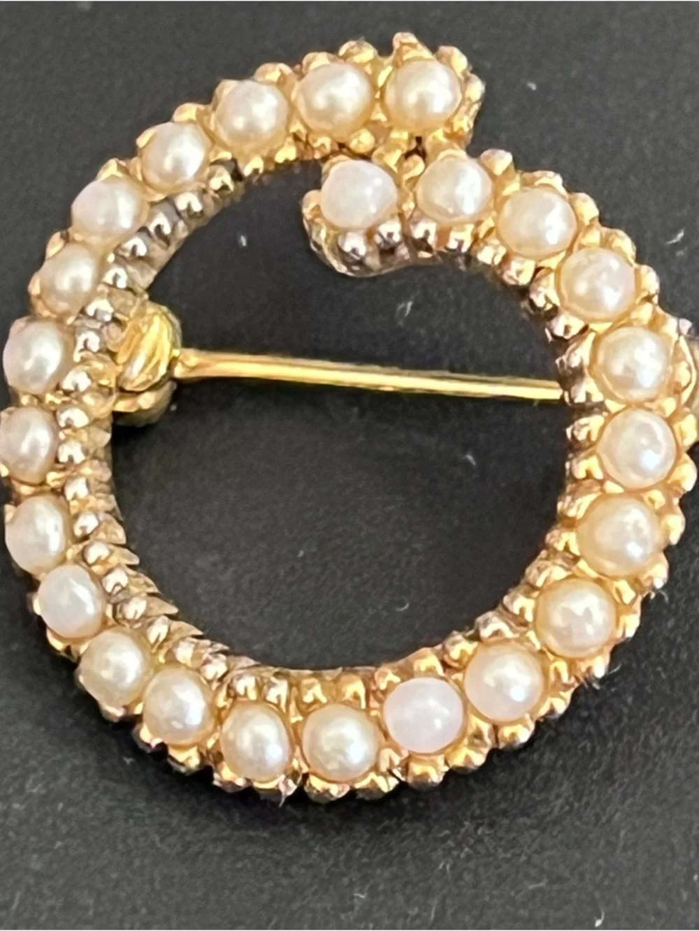 Gold Pearl Circle Brooch Classic Women's Jewelry